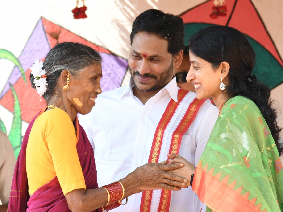 CM YS Jagan Sankranti Celebrations At Tadepalli Camp Office - Sakshi3