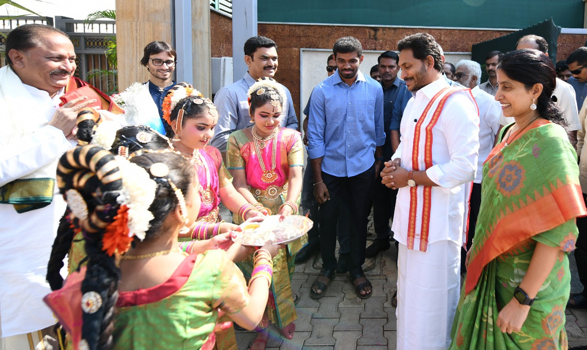 CM YS Jagan Sankranti Celebrations At Tadepalli Camp Office - Sakshi18