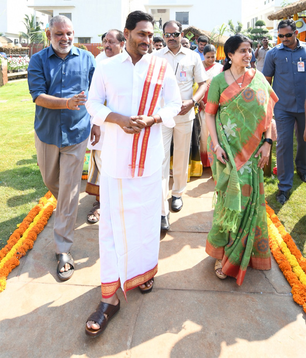 CM YS Jagan Sankranti Celebrations At Tadepalli Camp Office - Sakshi43