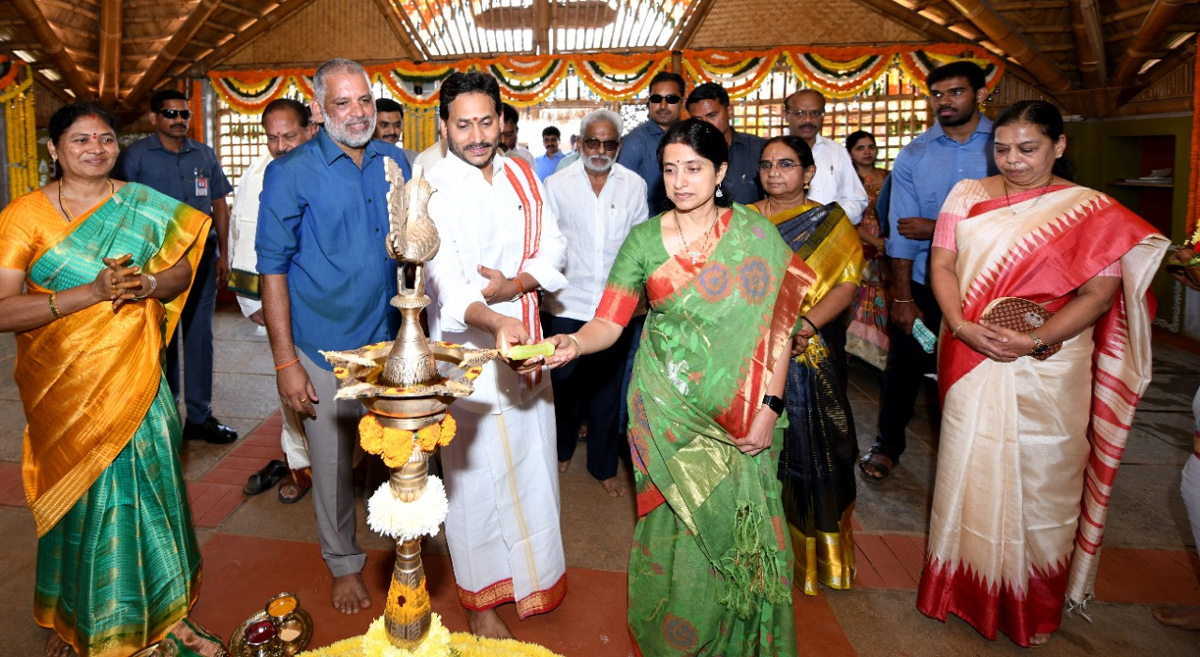 CM YS Jagan Sankranti Celebrations At Tadepalli Camp Office - Sakshi21