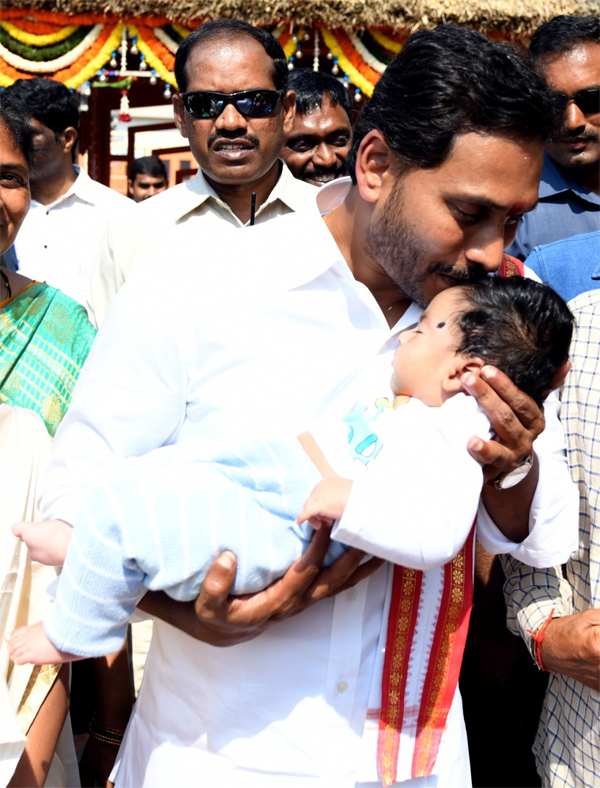 CM YS Jagan Sankranti Celebrations At Tadepalli Camp Office - Sakshi46