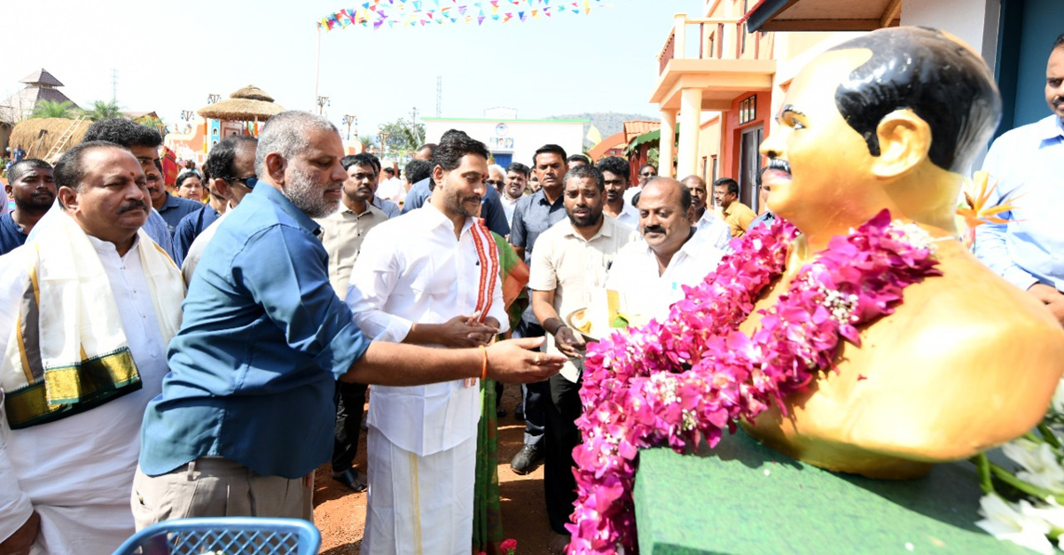 CM YS Jagan Sankranti Celebrations At Tadepalli Camp Office - Sakshi37