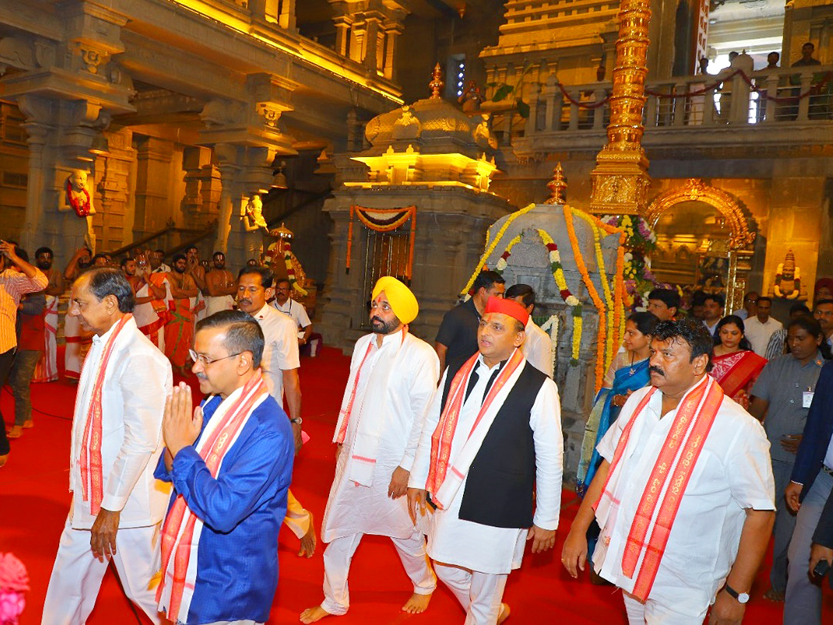 CM KCR Along With Three state CMs Visit Yadadri Sri lakshmi Narasimha Swamy Temple Photos - Sakshi13