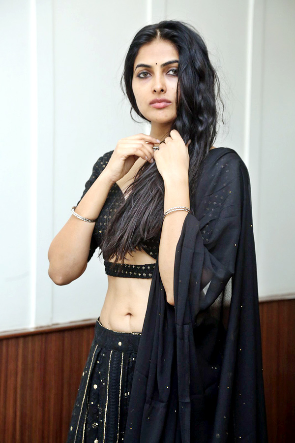 Bigg Boss Beauty Divi Vadthya Stunning Photos  - Sakshi6