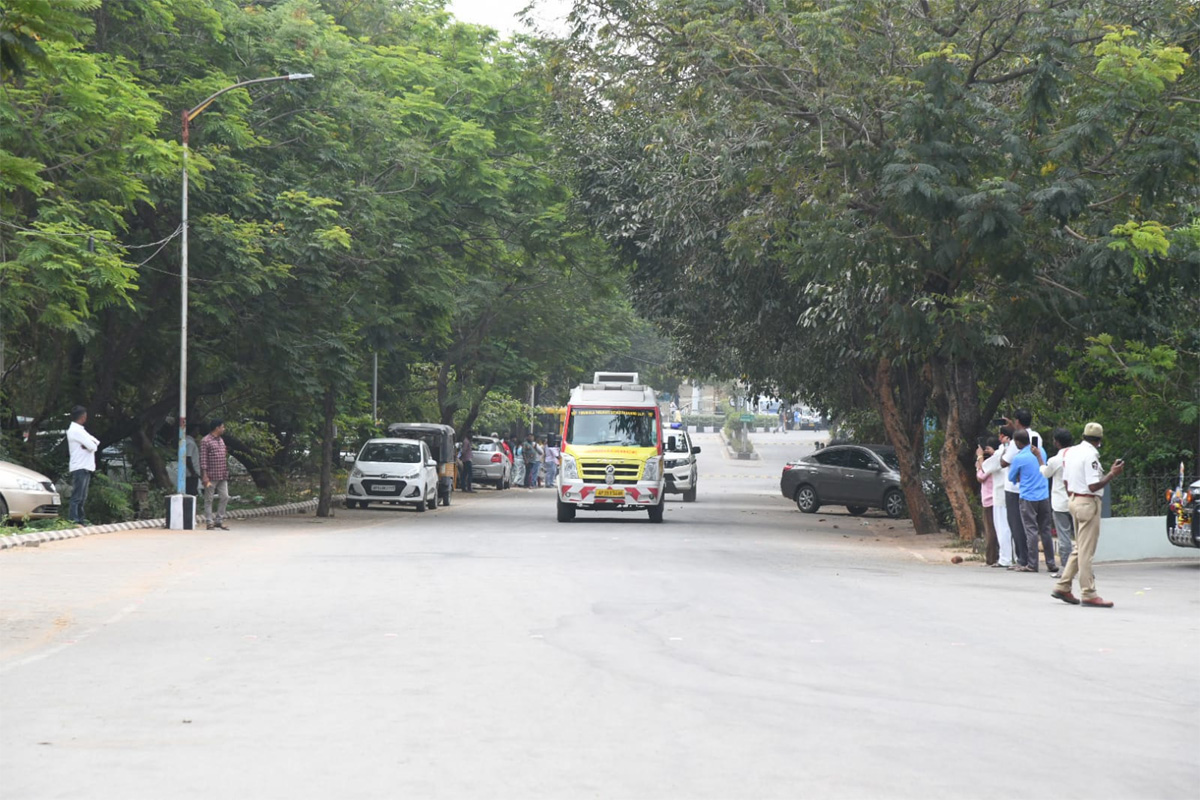 Green Channel Clearance Vizag Sheela Nagar Kims Hospital To Airport - Sakshi11