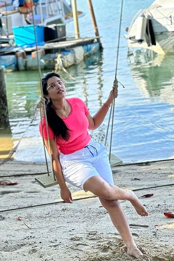 Anchor Vishnu Priya ENJOYING In Thailand Beach Photos - Sakshi2