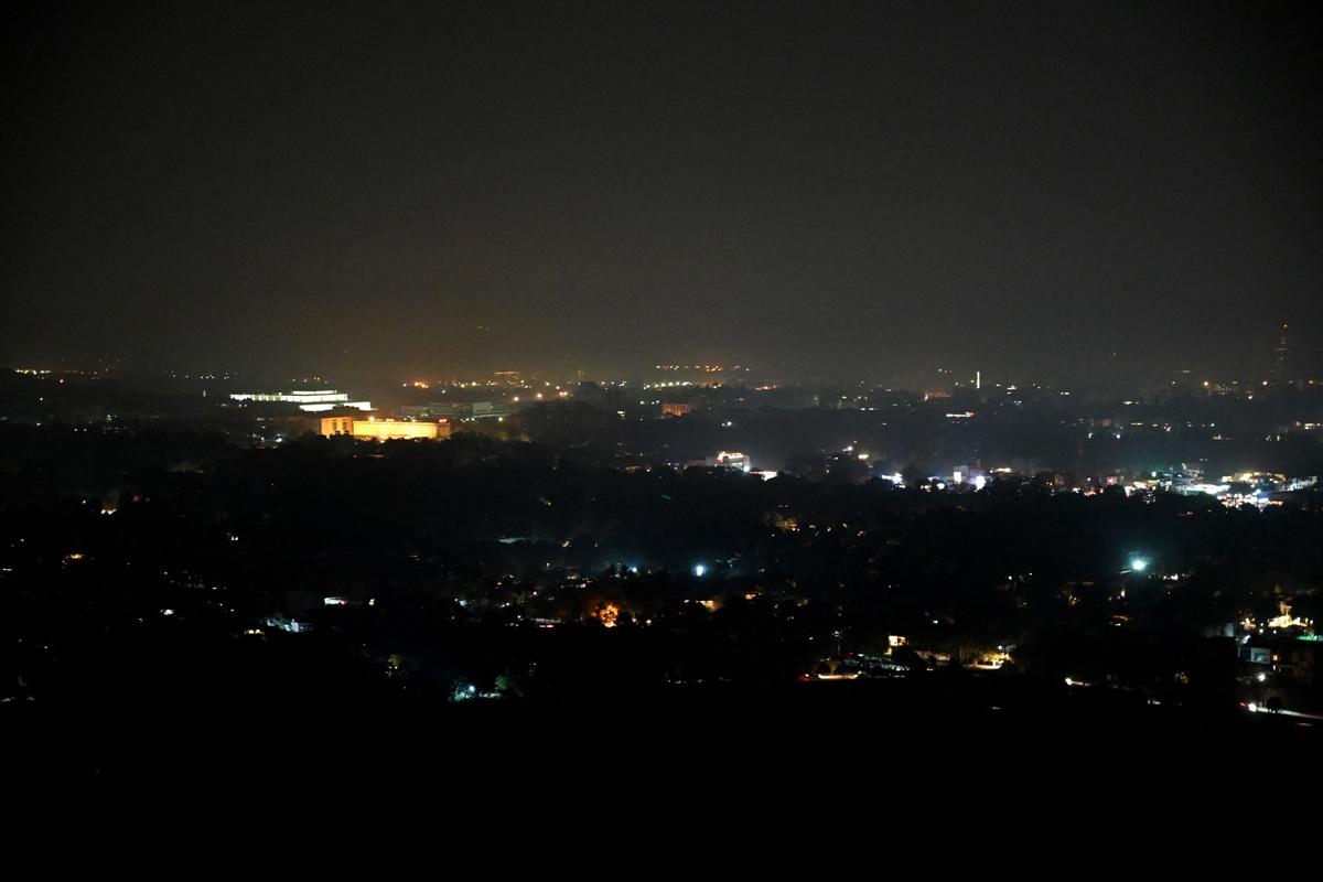Pakistan hit with massive power outage - Sakshi6