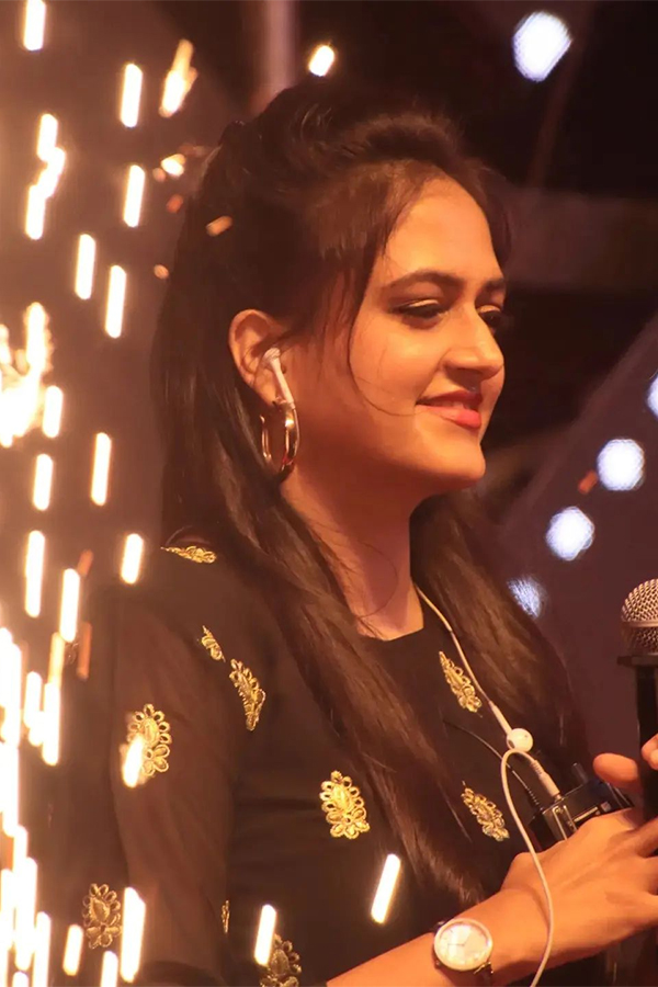 Singer Harika Narayan HD Images - Sakshi16