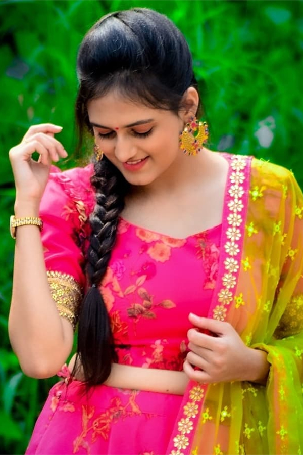 Singer Harika Narayan HD Images - Sakshi5