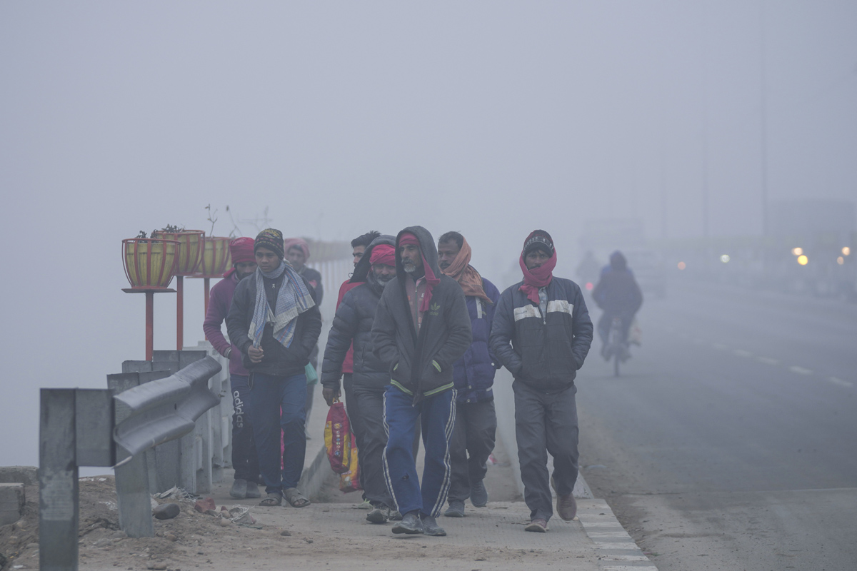 Cold wave continues in Delhi - Sakshi18