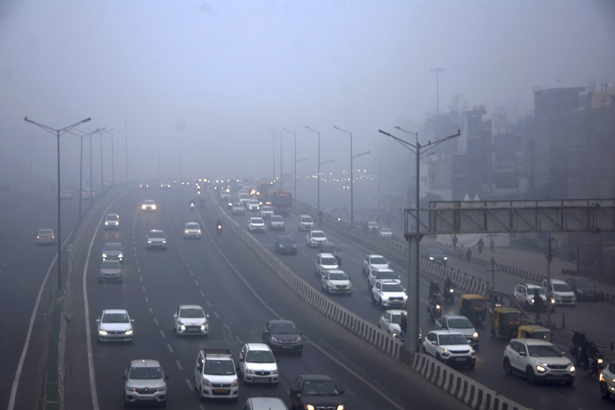 Cold wave continues in Delhi - Sakshi15
