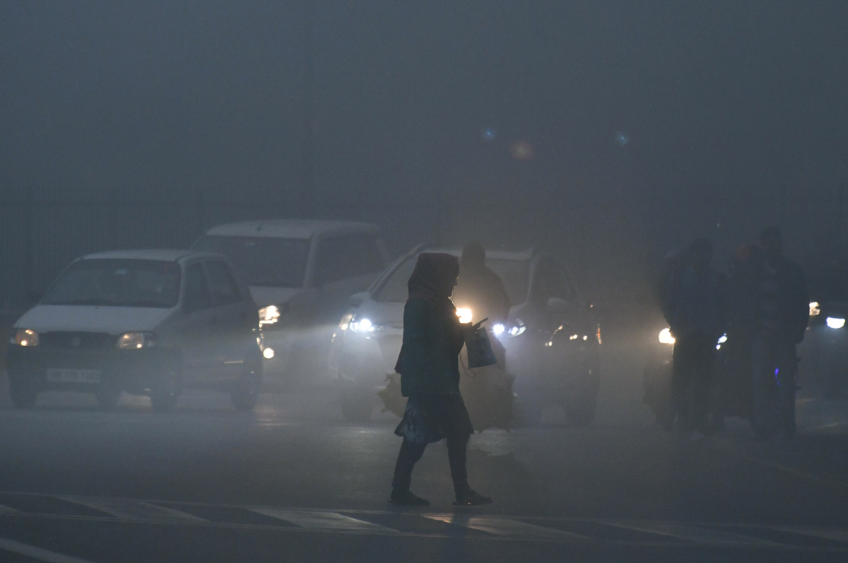 Cold wave continues in Delhi - Sakshi28