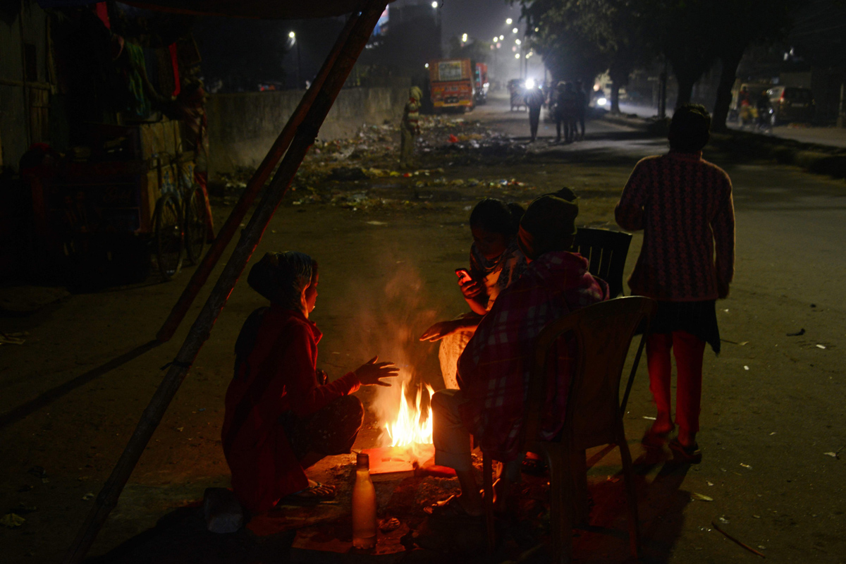Cold wave continues in Delhi - Sakshi34