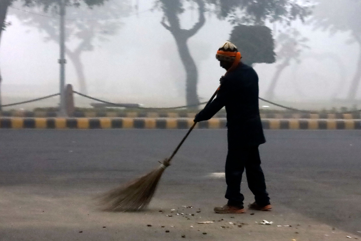 Cold wave continues in Delhi - Sakshi2
