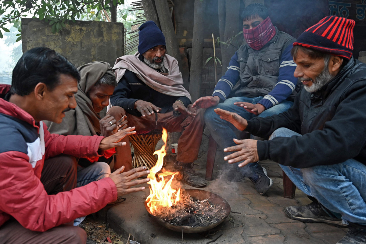 Cold wave continues in Delhi - Sakshi11