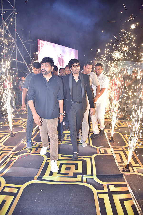 Chiranjeevi Ravi Teja Photos At Waltair Veerayya Pre Release Event - Sakshi24