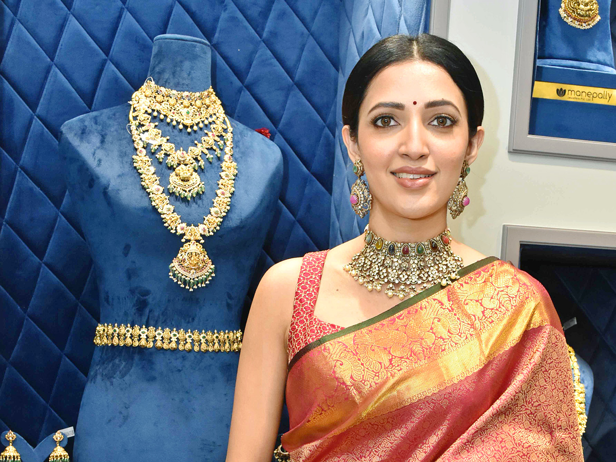 Actress Niharika Konidela And NEHA SHETTY Launch Of Manepally Jewellers At Suchitra Circle Kompally - Sakshi20
