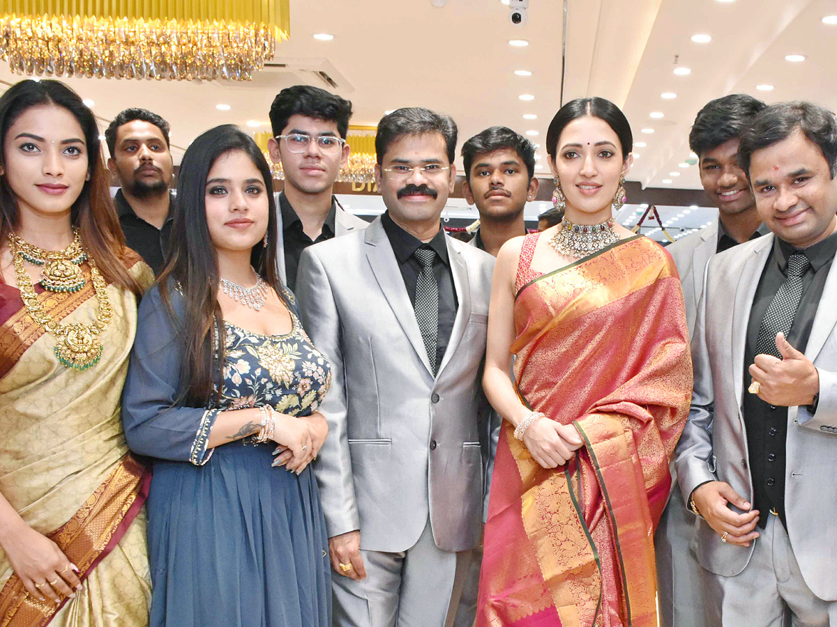 Actress Niharika Konidela And NEHA SHETTY Launch Of Manepally Jewellers At Suchitra Circle Kompally - Sakshi4