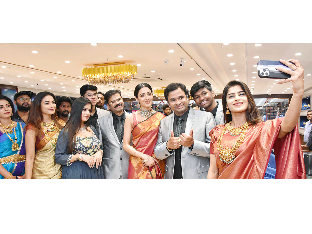 Actress Niharika Konidela And NEHA SHETTY Launch Of Manepally Jewellers At Suchitra Circle Kompally - Sakshi7