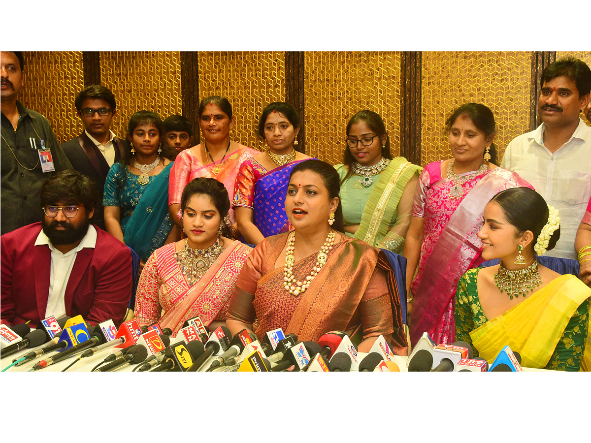 Minister Roja And Anupama Parameswaran Opening A BNR Gold & Diamonds Showroom At Vijayawada Photos - Sakshi9