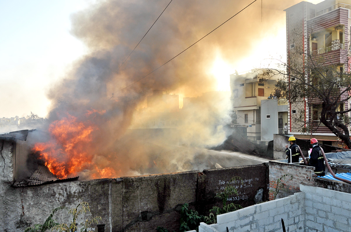 Fire Accident at PuranaPool In A Furniture Godown - Sakshi1