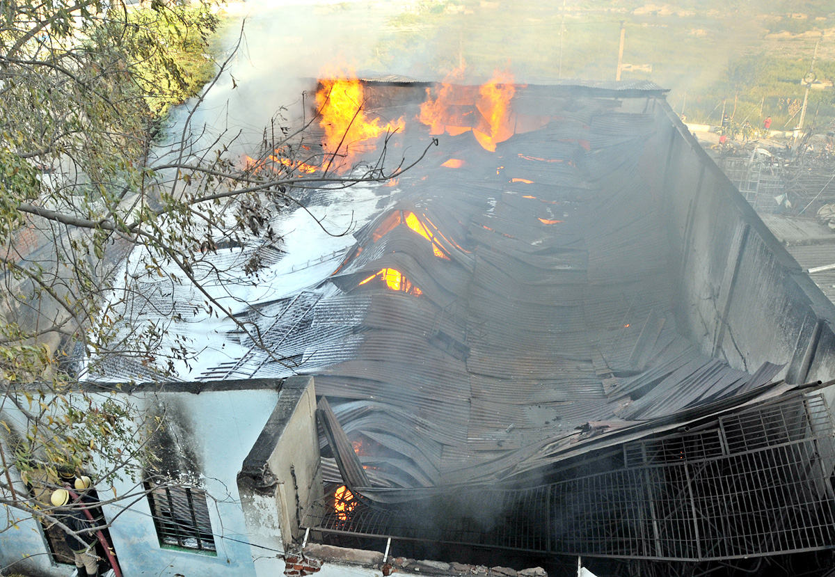 Fire Accident at PuranaPool In A Furniture Godown - Sakshi4