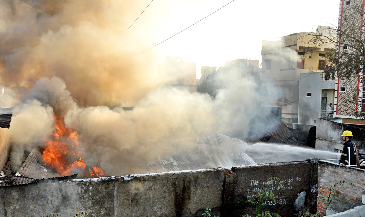Fire Accident at PuranaPool In A Furniture Godown - Sakshi5