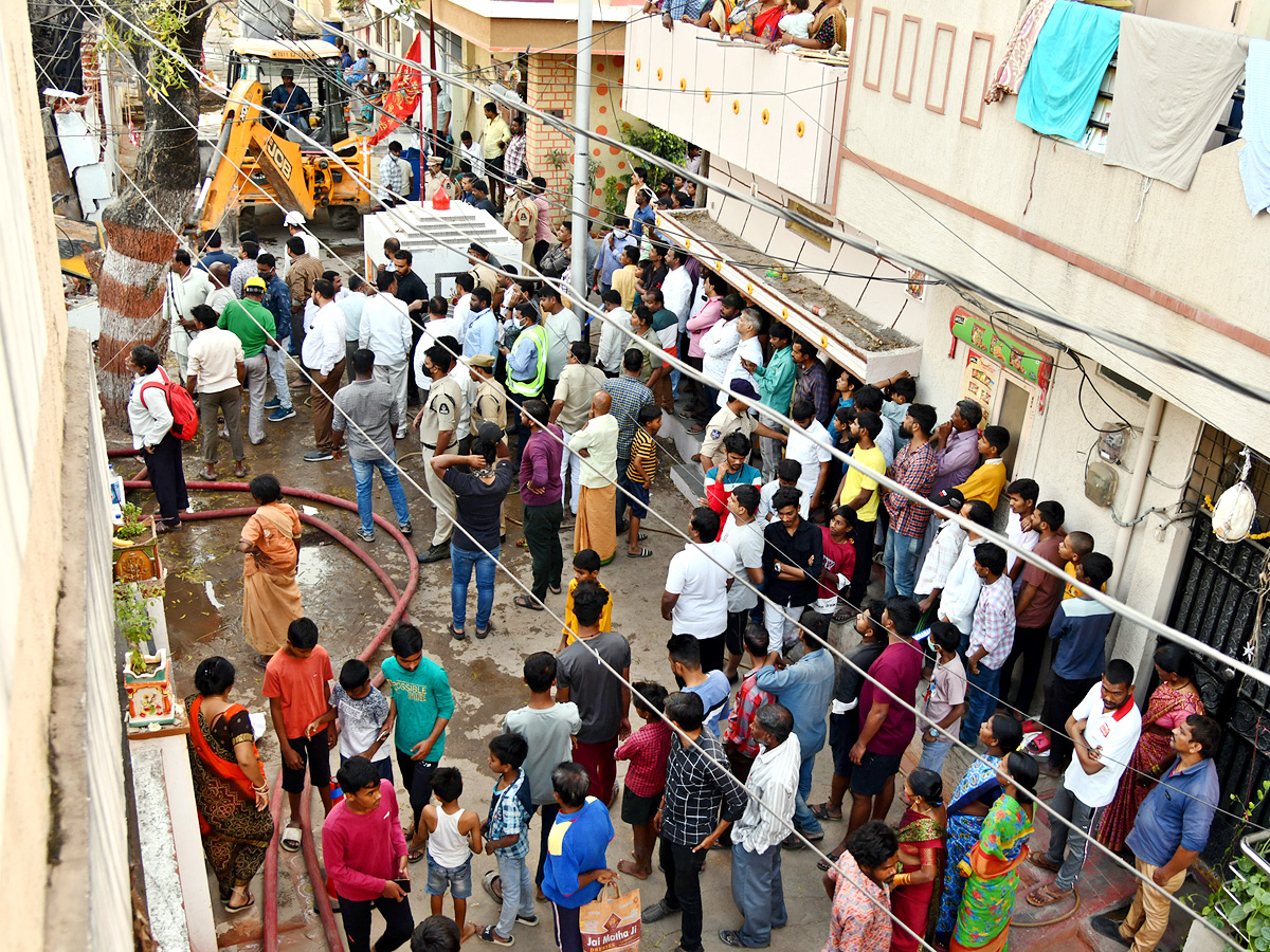Fire Accident at PuranaPool In A Furniture Godown - Sakshi10