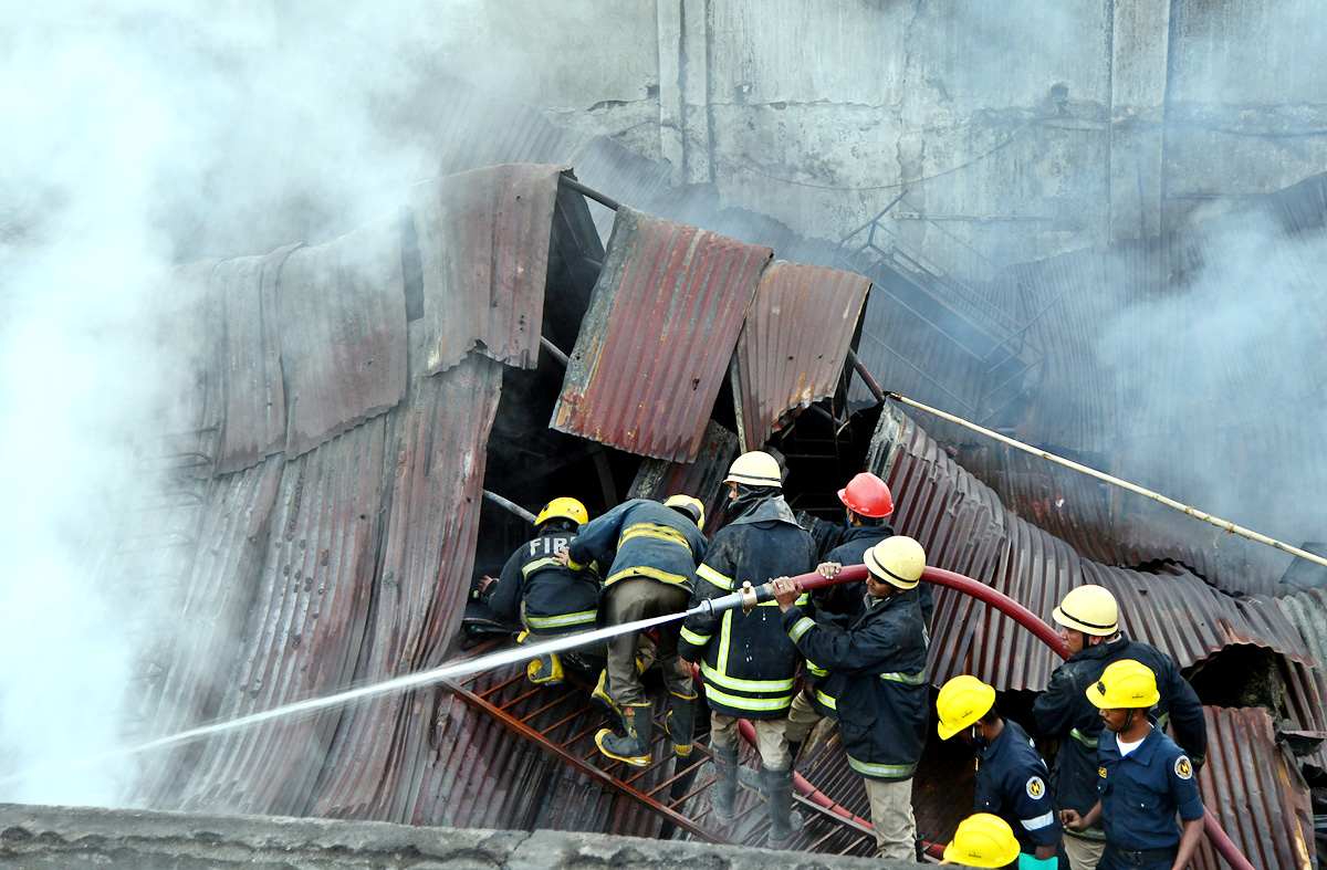 Fire Accident at PuranaPool In A Furniture Godown - Sakshi12