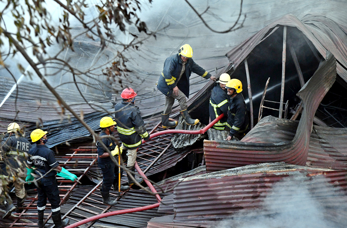 Fire Accident at PuranaPool In A Furniture Godown - Sakshi14
