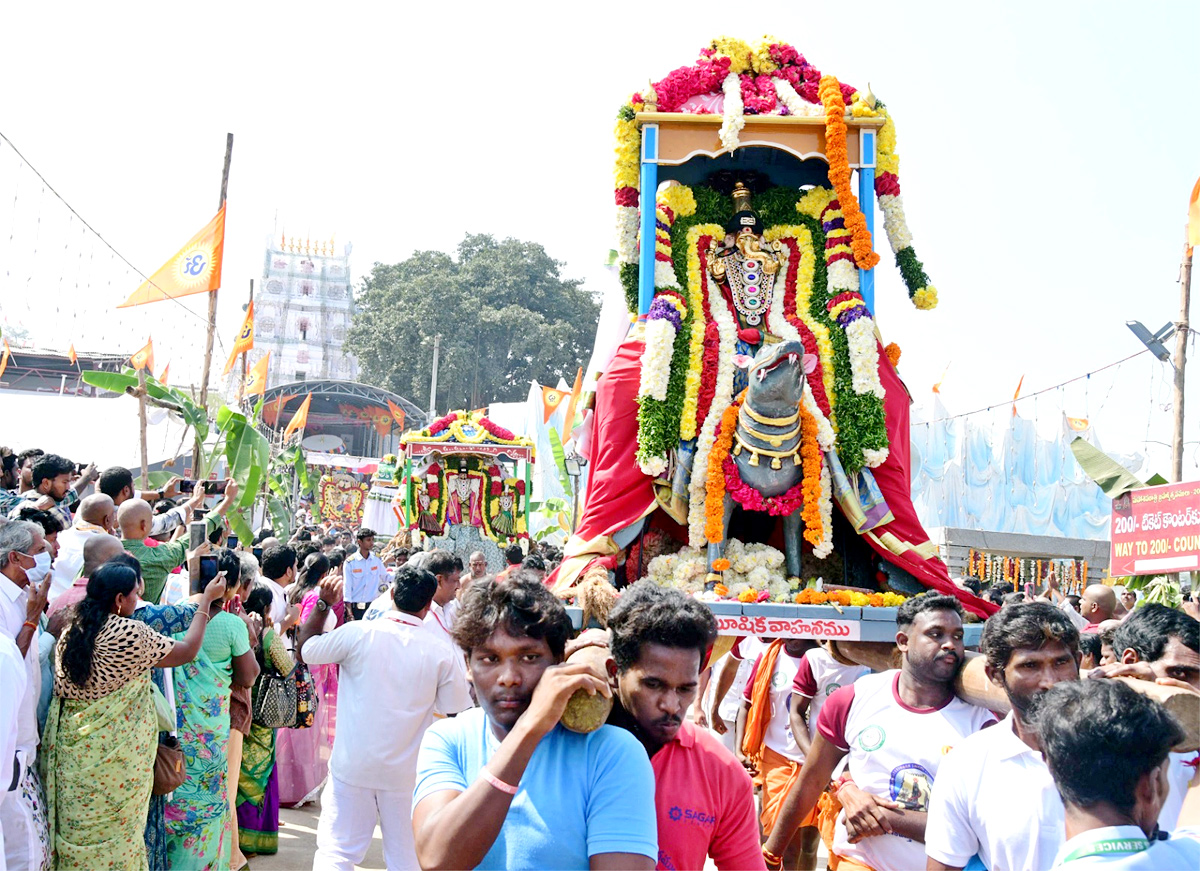 Maha Shivaratri Brahmotsavalu in Srikalahasti - Sakshi11