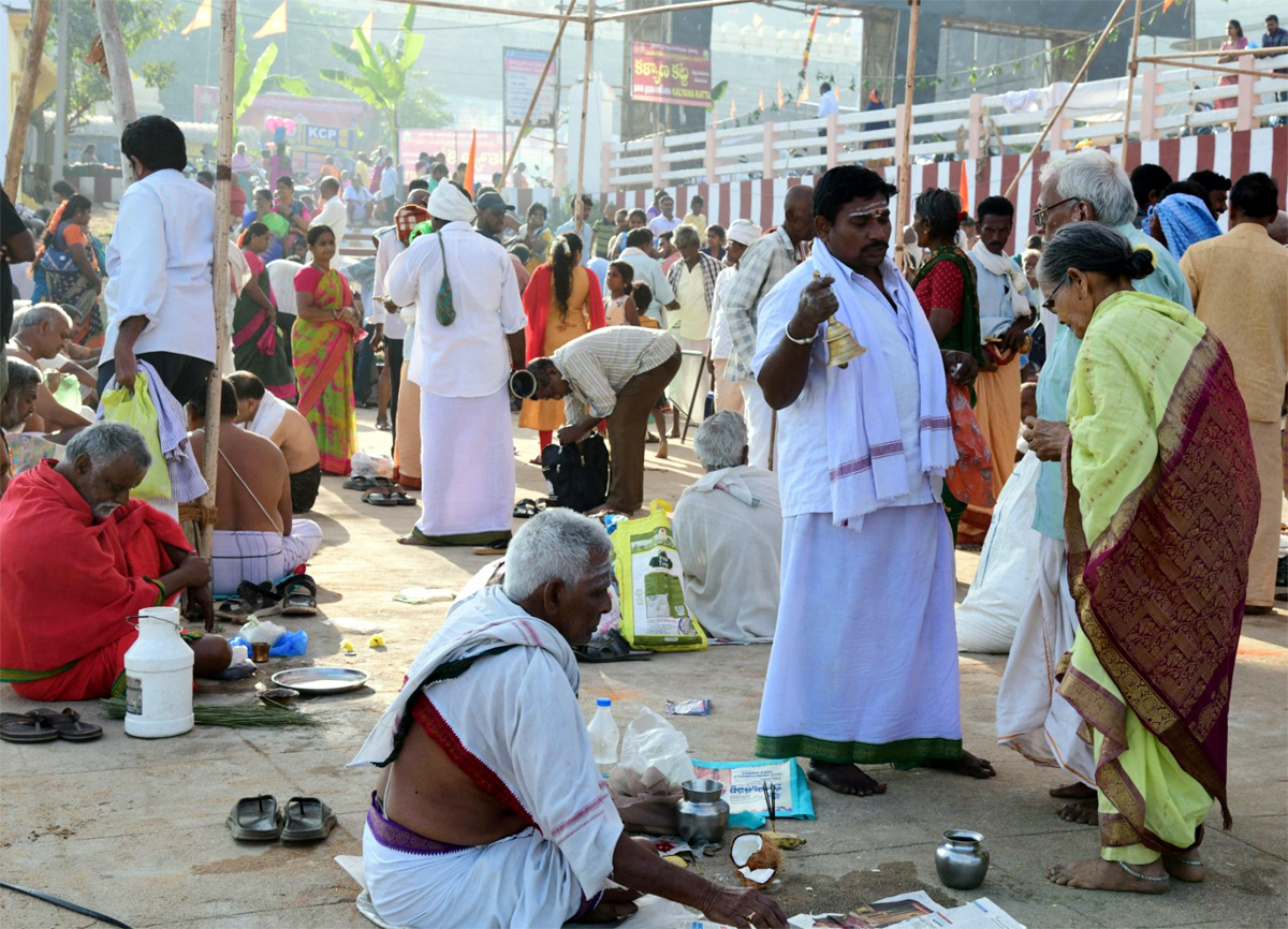 Maha Shivaratri Brahmotsavalu in Srikalahasti - Sakshi1