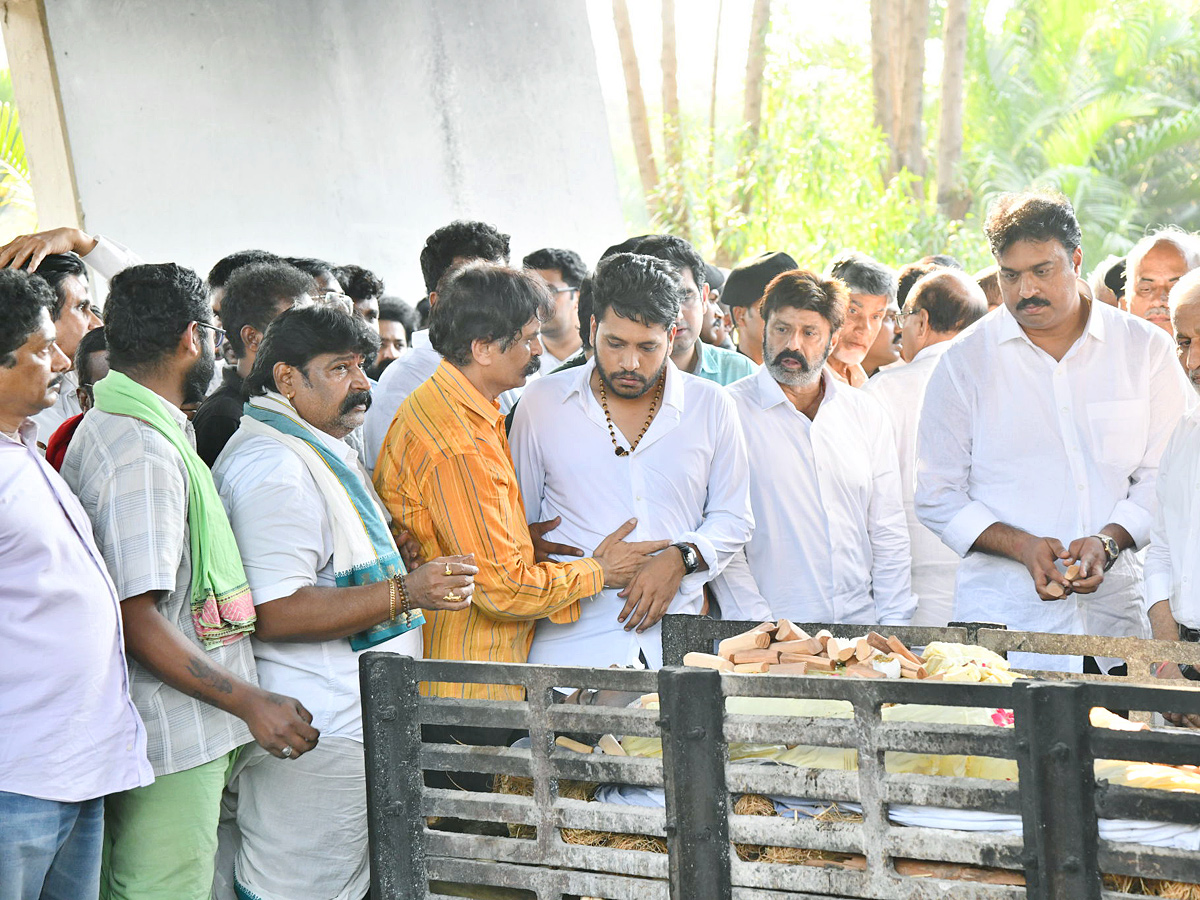 Taraka Ratna Funeral Photos - Sakshi24