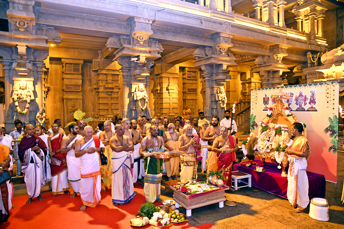 Sri Lakshmi Narasimha Swamy Brahmotsavams begins grandly in Yadadri - Sakshi16