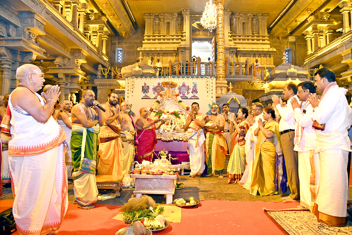 Sri Lakshmi Narasimha Swamy Brahmotsavams begins grandly in Yadadri - Sakshi2