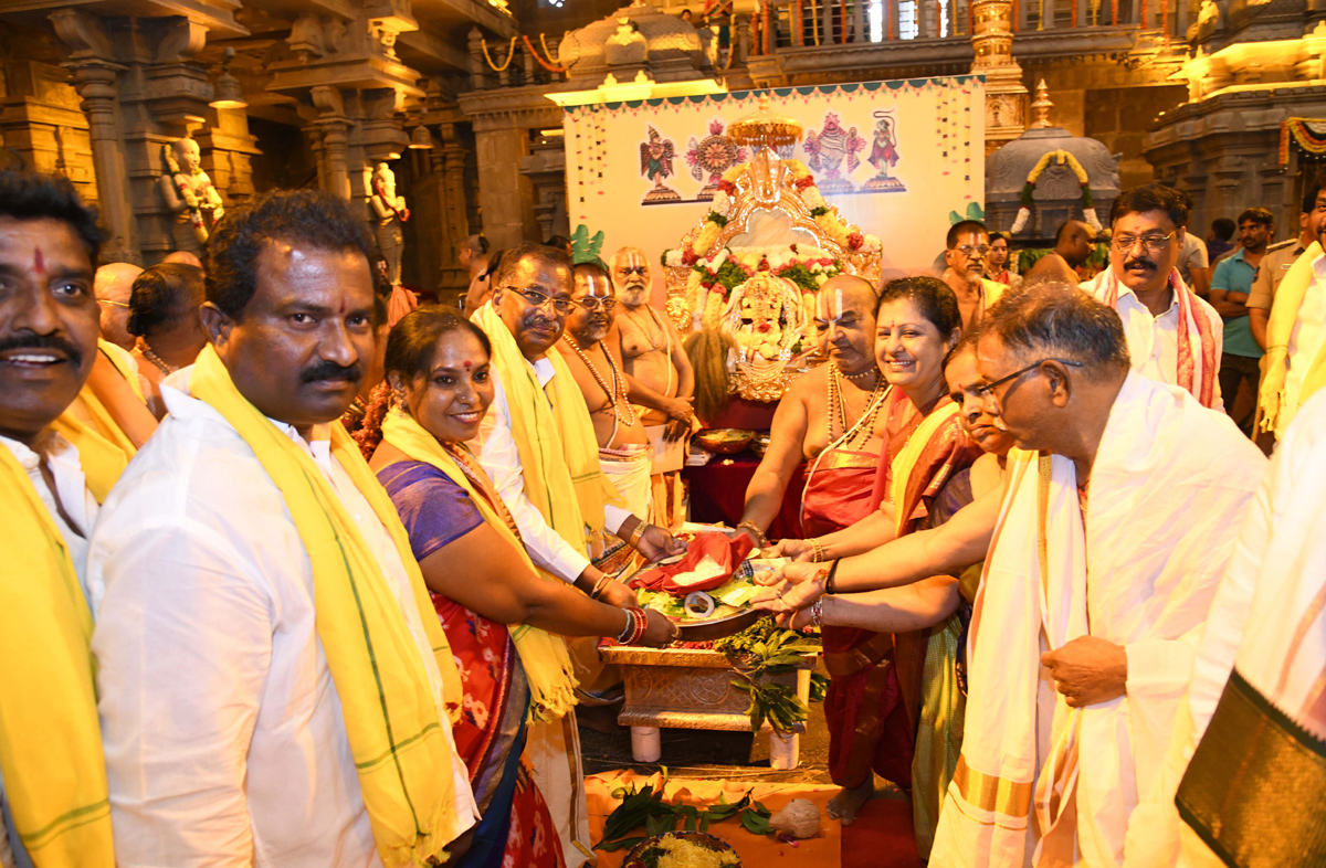 Sri Lakshmi Narasimha Swamy Brahmotsavams begins grandly in Yadadri - Sakshi9