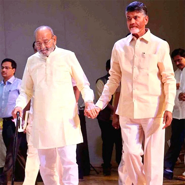 RIP Kalatapasvi: Legendary Director K Viswanath Rare Photos - Sakshi36