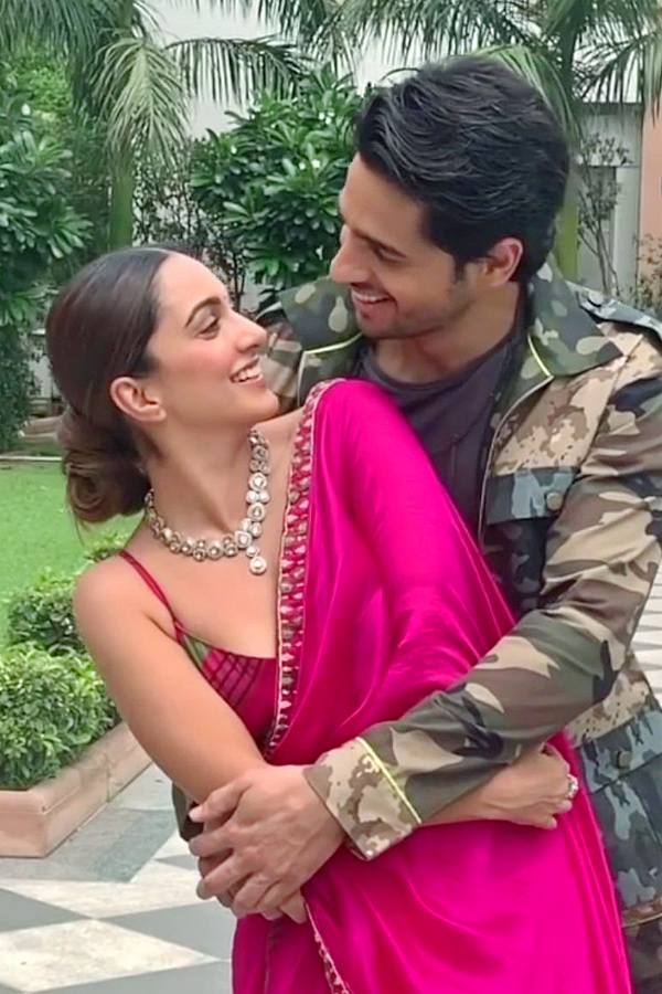 Kiara Advani spotted at airport as she leaves for wedding with Sidharth Malhotra PHotos - Sakshi9