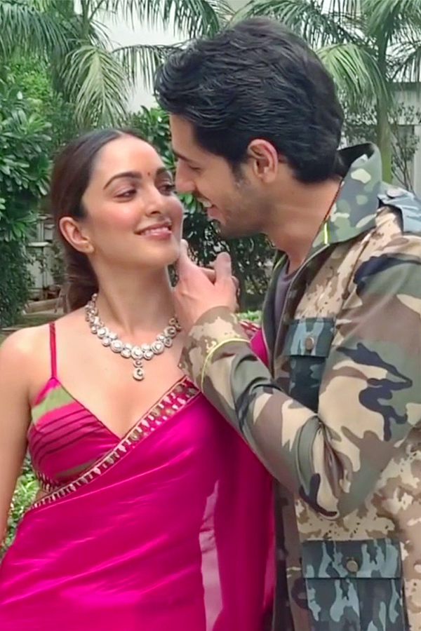 Kiara Advani spotted at airport as she leaves for wedding with Sidharth Malhotra PHotos - Sakshi10