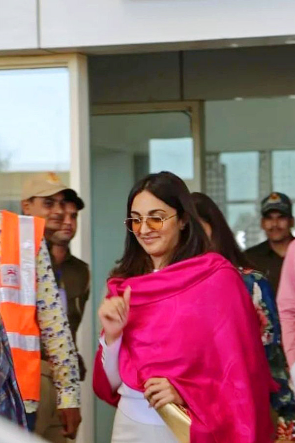 Kiara Advani spotted at airport as she leaves for wedding with Sidharth Malhotra PHotos - Sakshi3