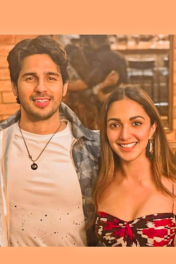 Kiara Advani spotted at airport as she leaves for wedding with Sidharth Malhotra PHotos - Sakshi11