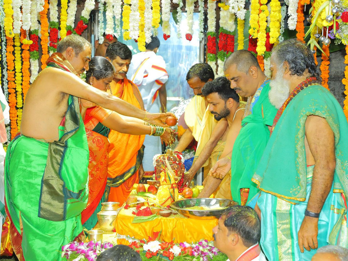 Shiva Kalyanam Mahotsav Celebrations in Raja Rajeshwara Temple - Sakshi1