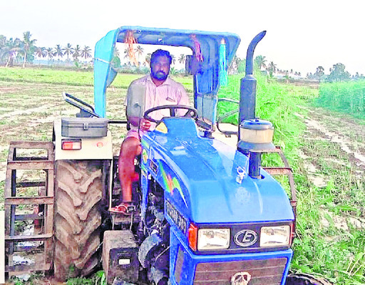 పచ్చిరొట్ట ఎరువును దుక్కిలో దున్నుతున్న దృశ్యం (ఫైల్) 1