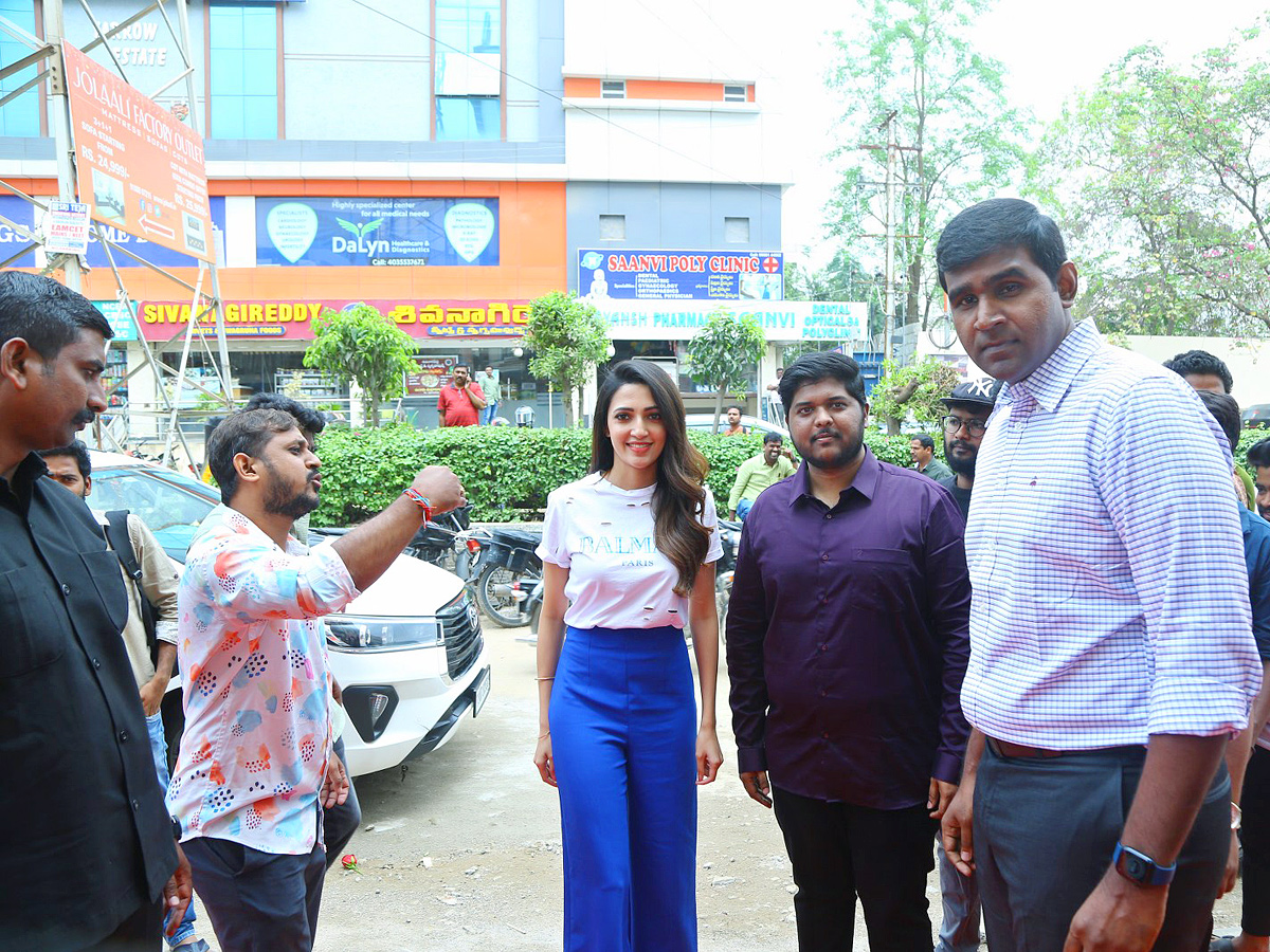 Actress Neha Shetty Launches Dumont Coffee Meets Ice Creamery Store in Kompally Photos - Sakshi9