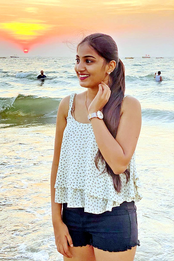 Telugu Serial Actress Pranavi Manukonda Photos - Sakshi20