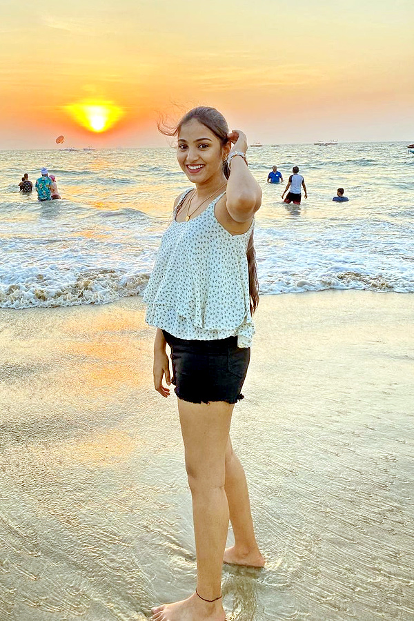 Telugu Serial Actress Pranavi Manukonda Photos - Sakshi21