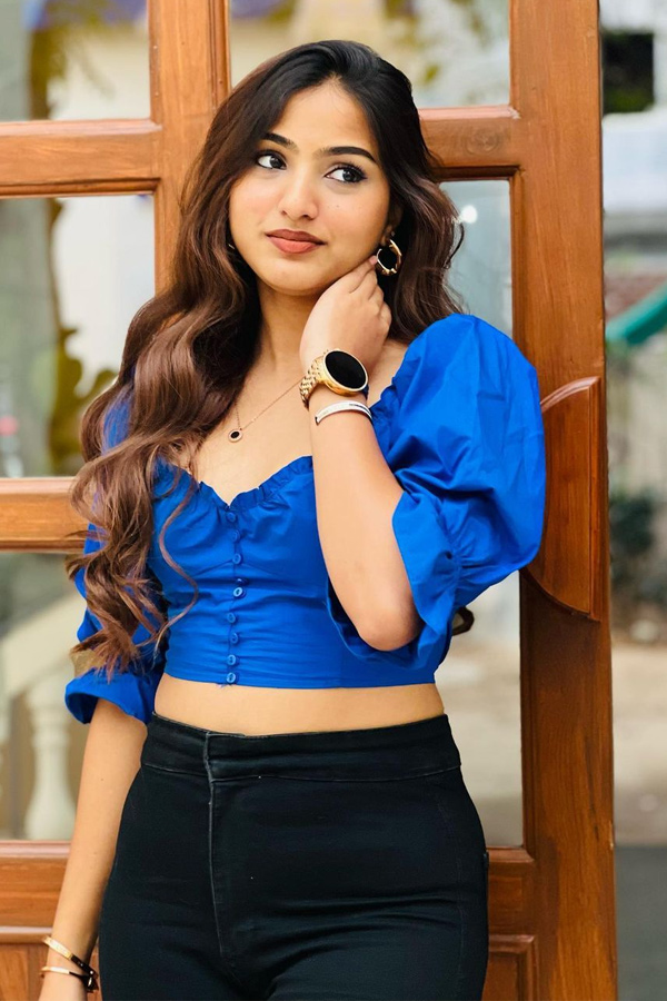 Telugu Serial Actress Pranavi Manukonda Photos - Sakshi11