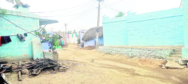 నిర్మానుశ్యంగా చిన్నోనిపల్లె గ్రామం 1