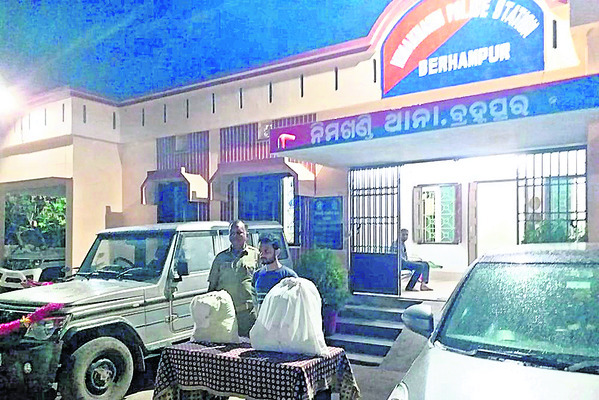 గంజాయితో పోలీసుల అదుపులో
నిందితుడు 3