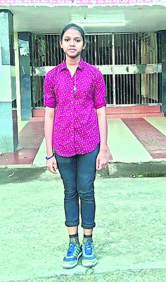 జాతీయస్థాయి
 హ్యాండ్‌ బాల్‌ పోటీలకు ఎంపికై న హారిక 
1